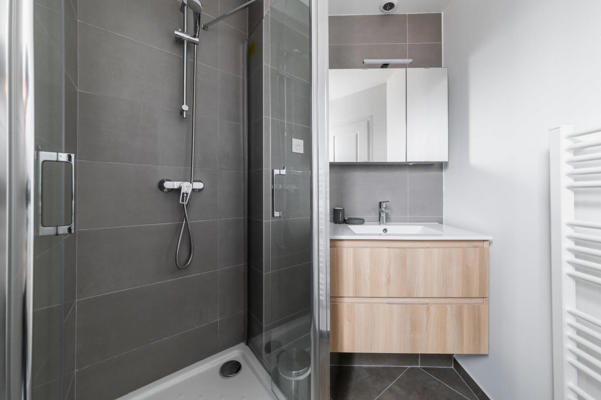 3 Pieces 55m2 Proche Metro - 15 - 4p Apartment